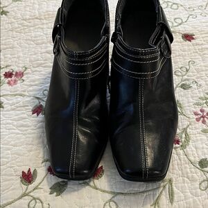 AEROSOLES Black Ankle Boots with White Stitching